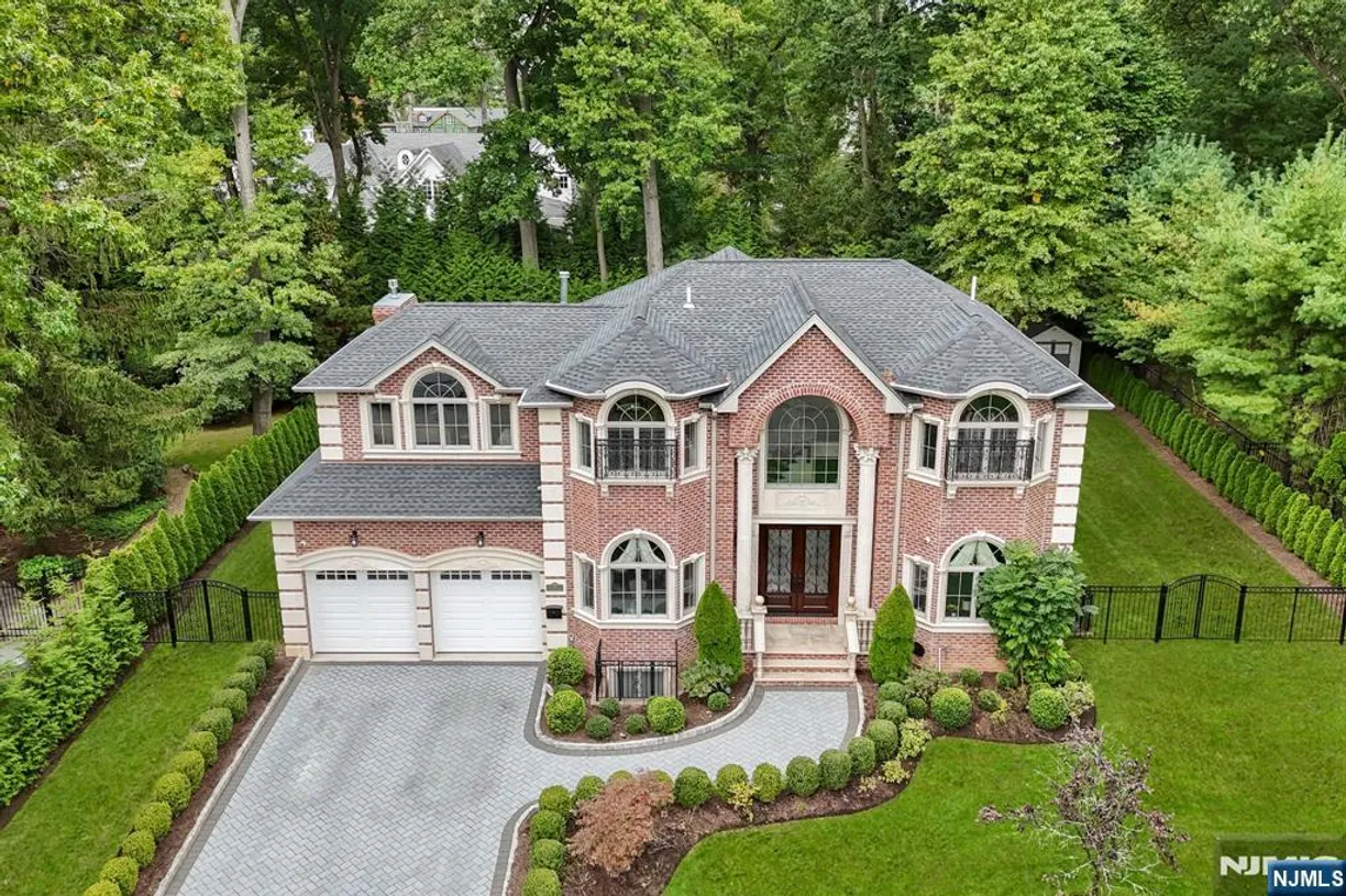 Bergen County Real Estate | View 21 Glenwood | 7 Beds, 5 Baths