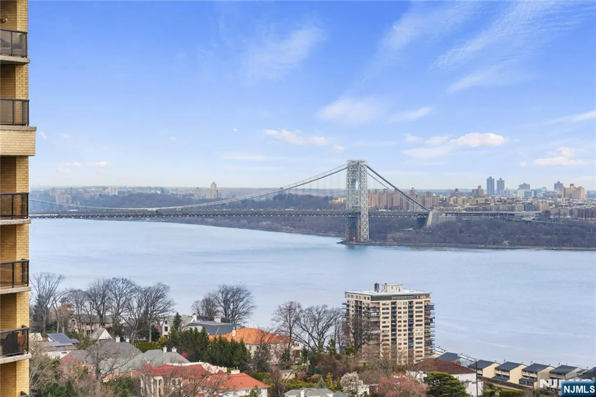 Bergen County Real Estate | View 800 Palisade, 2009 | Listing