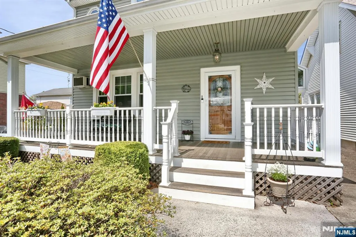 Jersey City/Hoboken Real Estate | View 378 Summer | 3 Beds, 1 Bath
