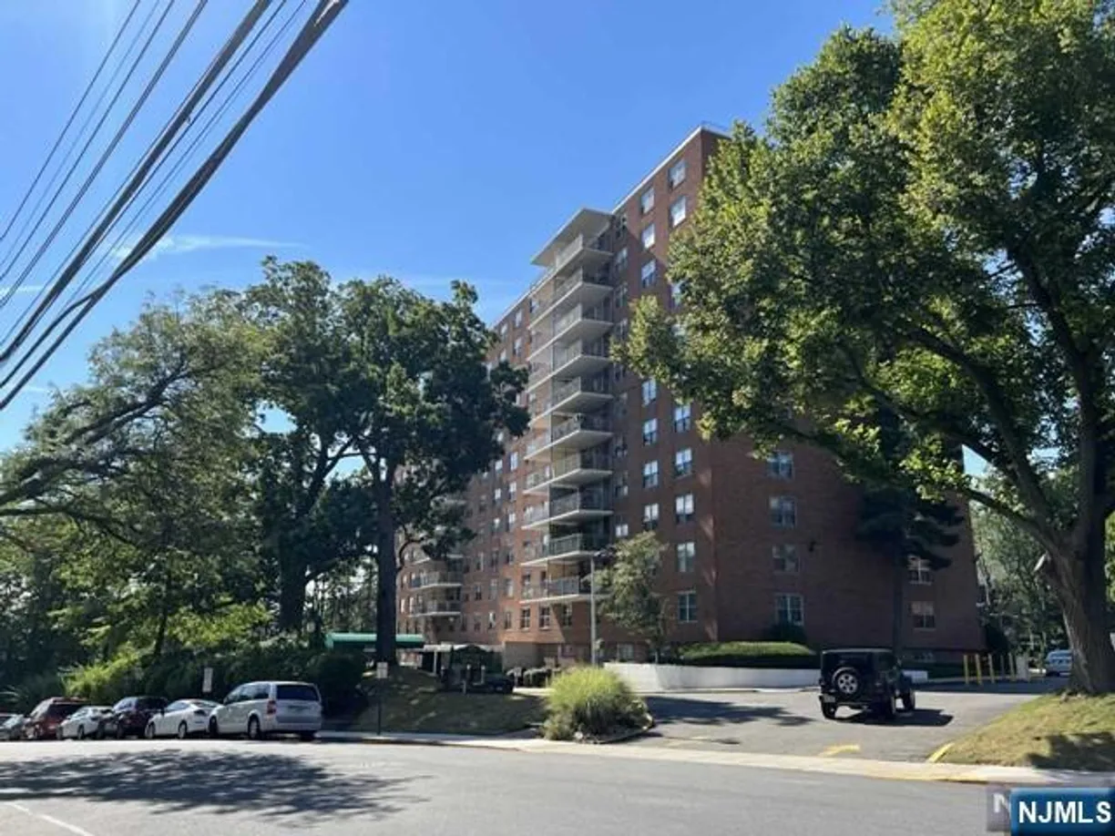 Bergen County Real Estate | View 301 Beech, 8D | 1 Bed, 1 Bath