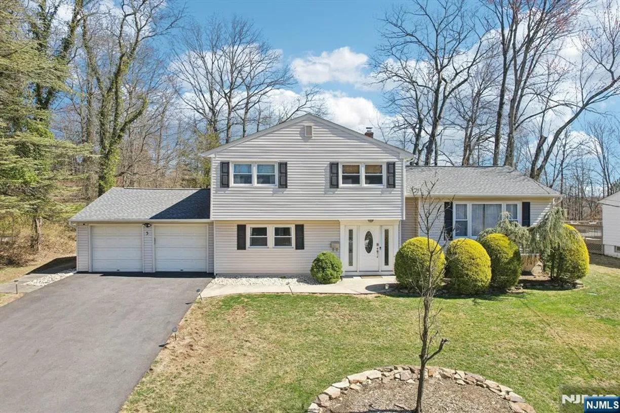 Jersey City/Hoboken Real Estate | View 3 Connel | 4 Beds, 3 Baths