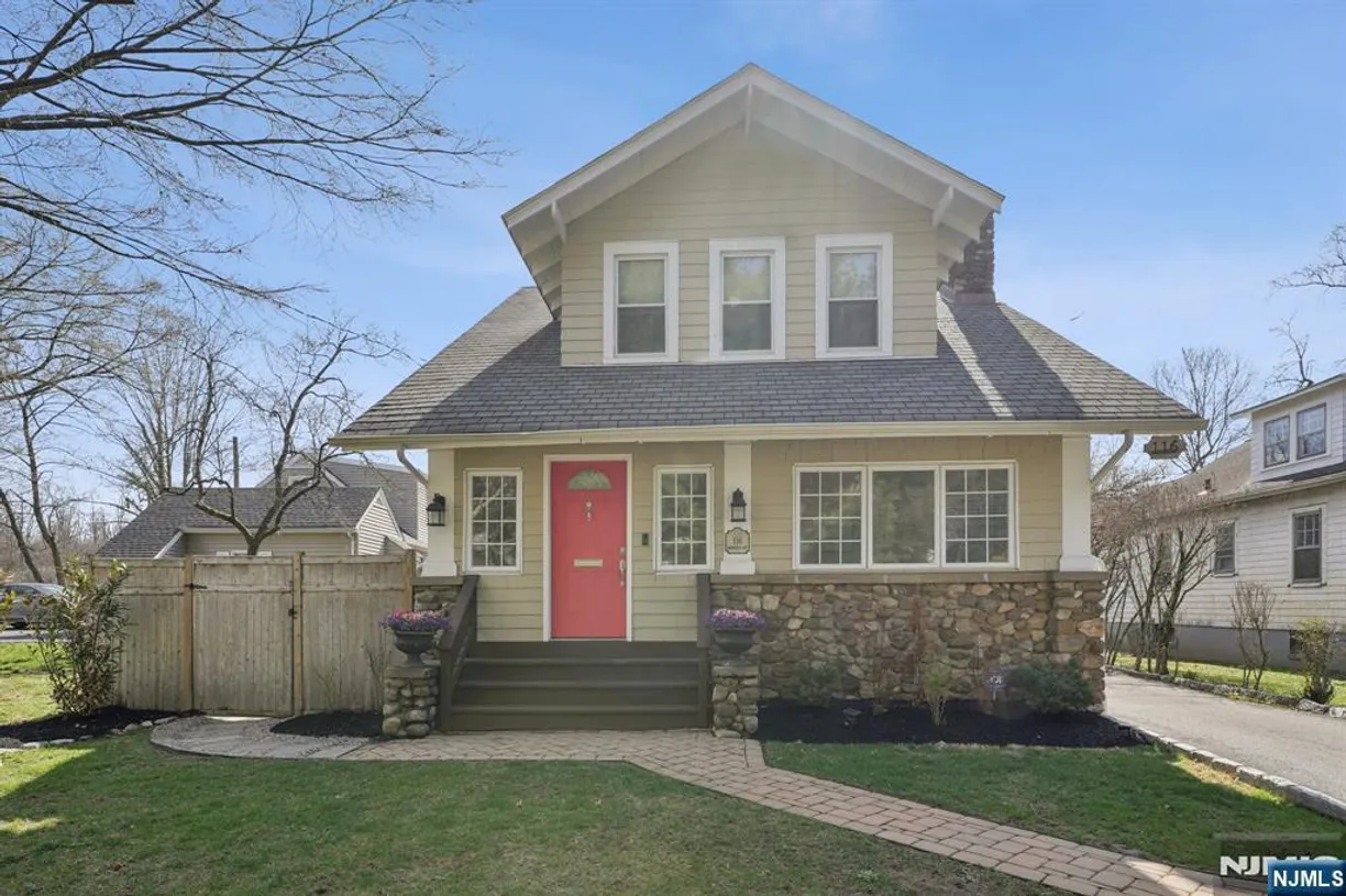 Jersey City/Hoboken Real Estate | View 116 Mountain | 3 Beds, 1 Bath