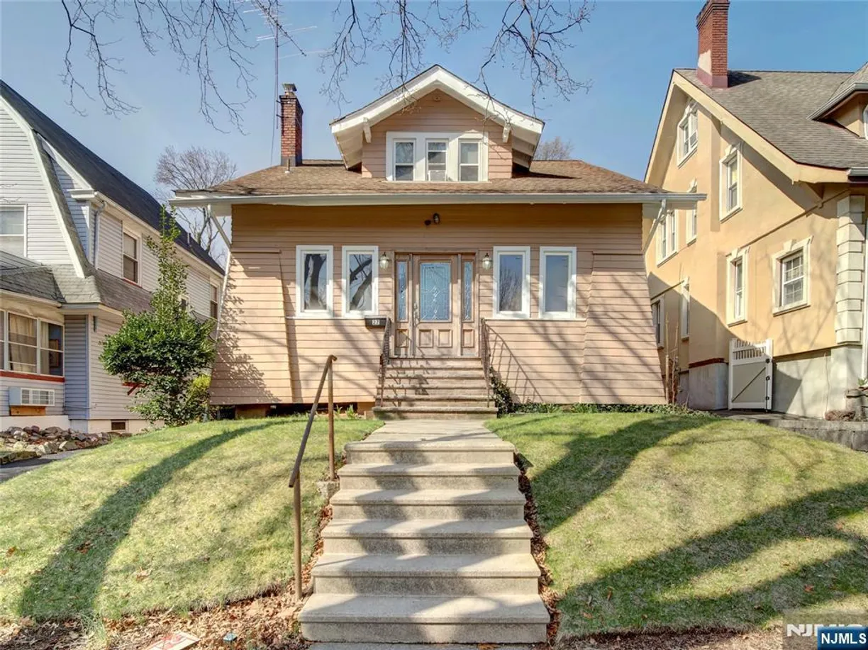 Jersey City/Hoboken Real Estate | View 27 Colonial | Listing