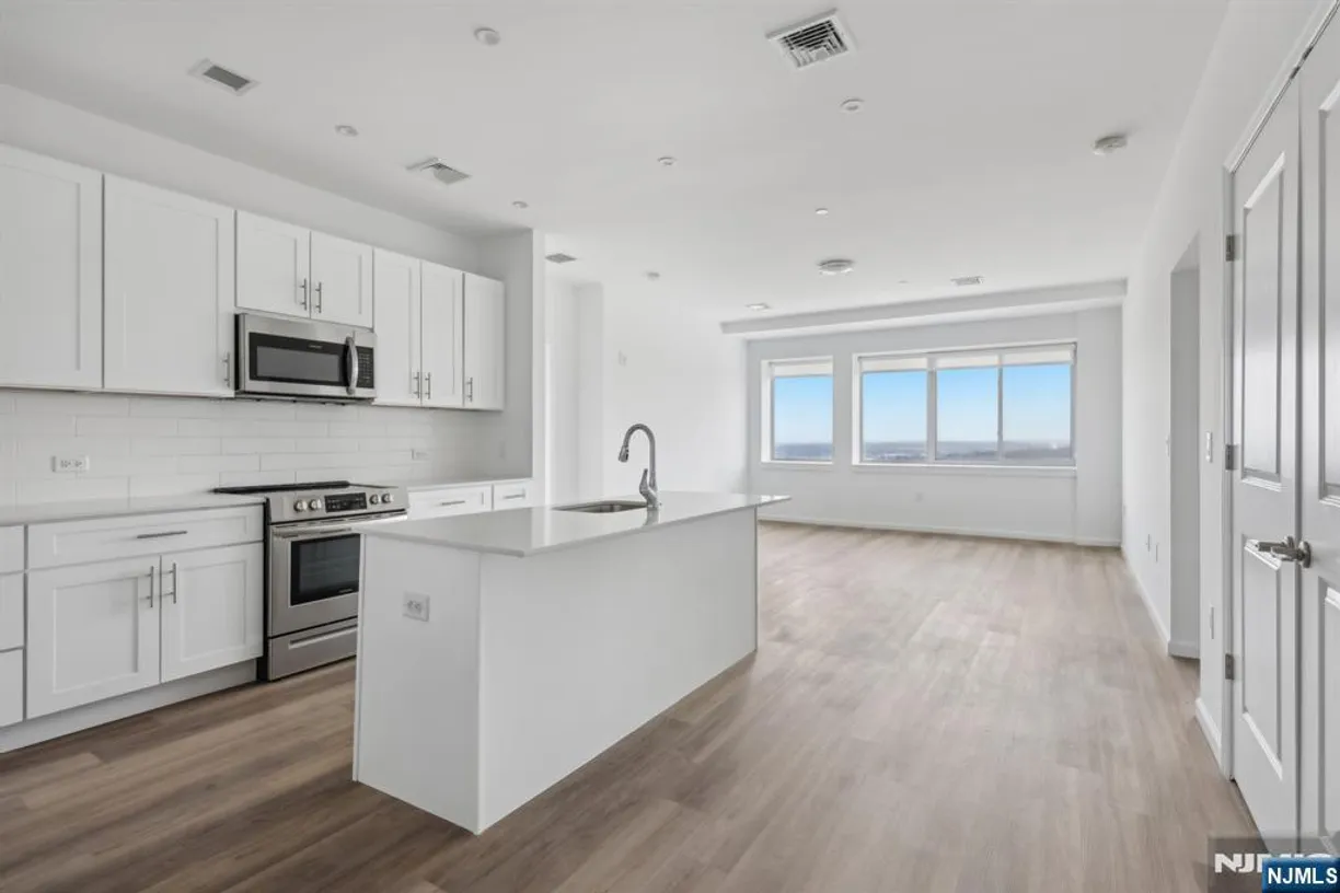 Bergen County Real Estate | View 2 Executive, 620 | Listing