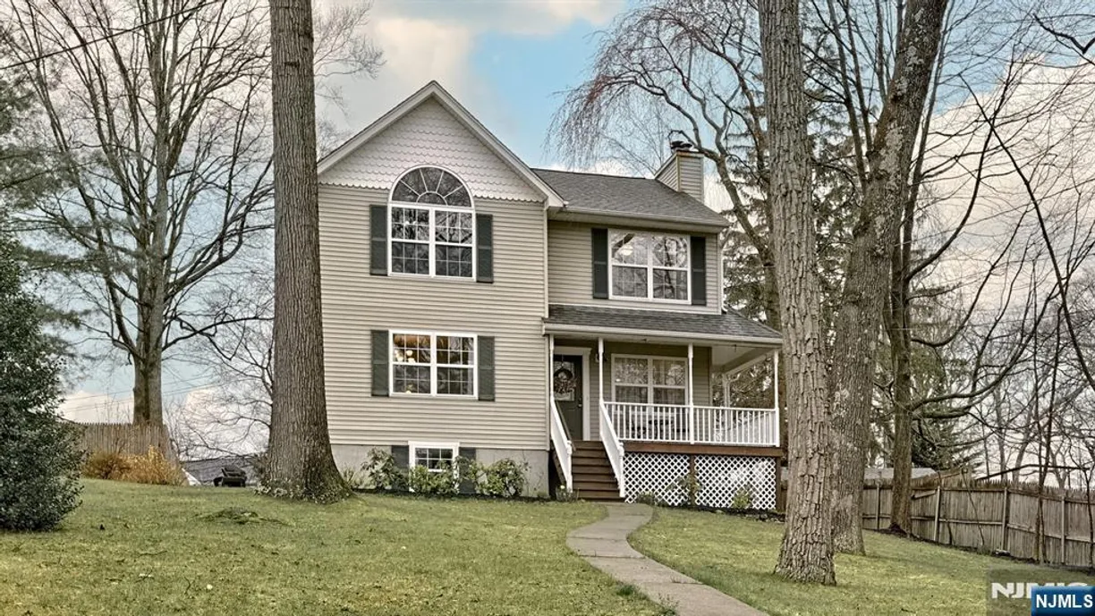 Jersey City/Hoboken Real Estate | View 10 Windbeam | 3 Beds, 2 Baths