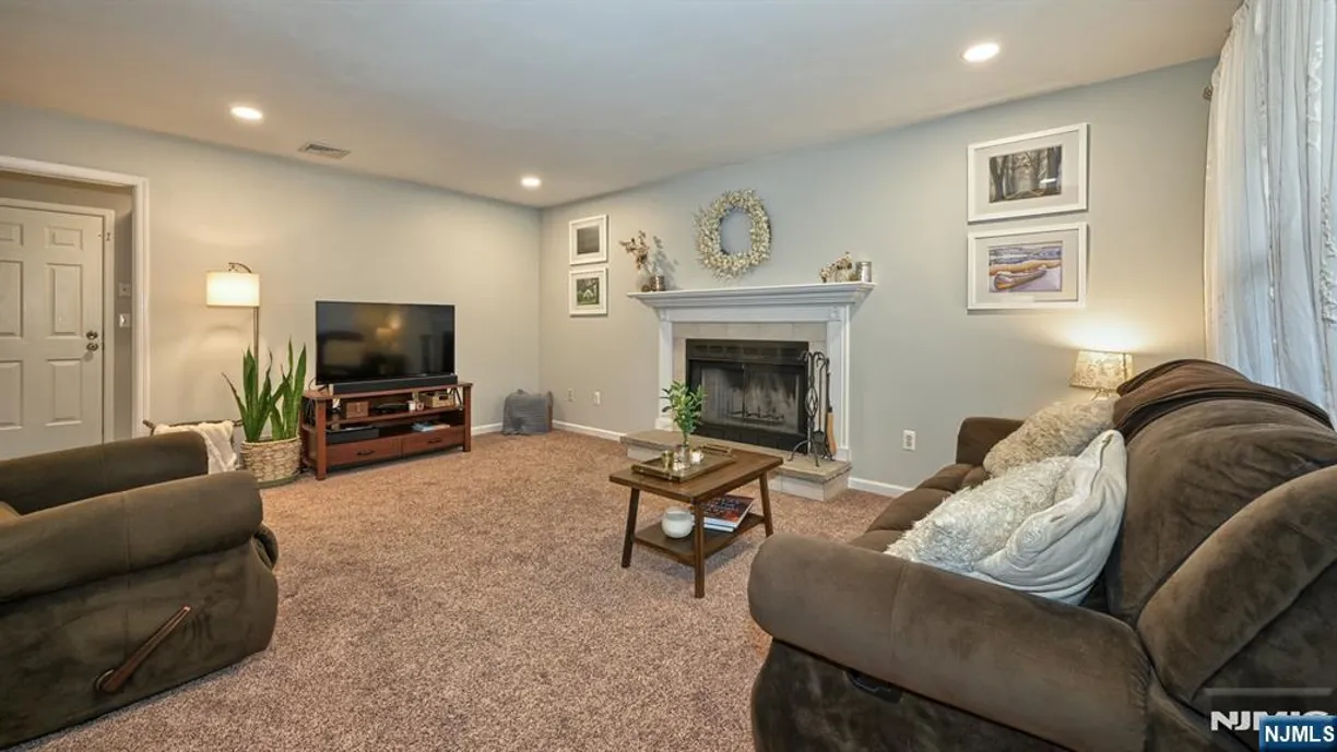 Jersey City/Hoboken Real Estate | View 10 Windbeam | Listing