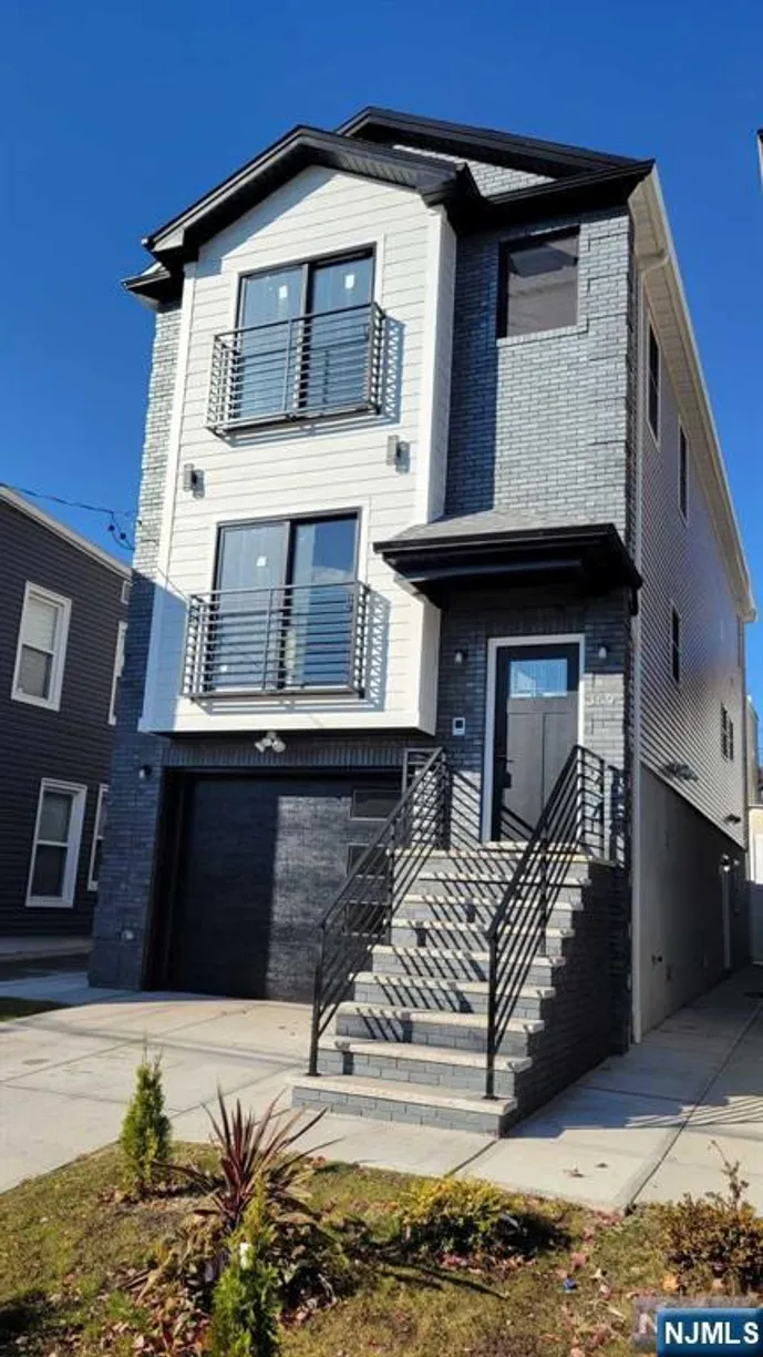 Jersey City/Hoboken Real Estate | View 369 Forest | 4 Beds, 2 Baths