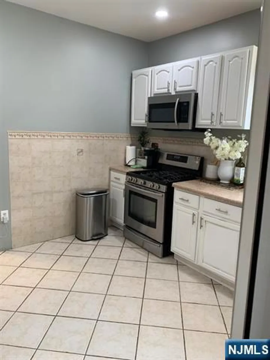 Jersey City/Hoboken Real Estate | View 38 Heckel | Listing