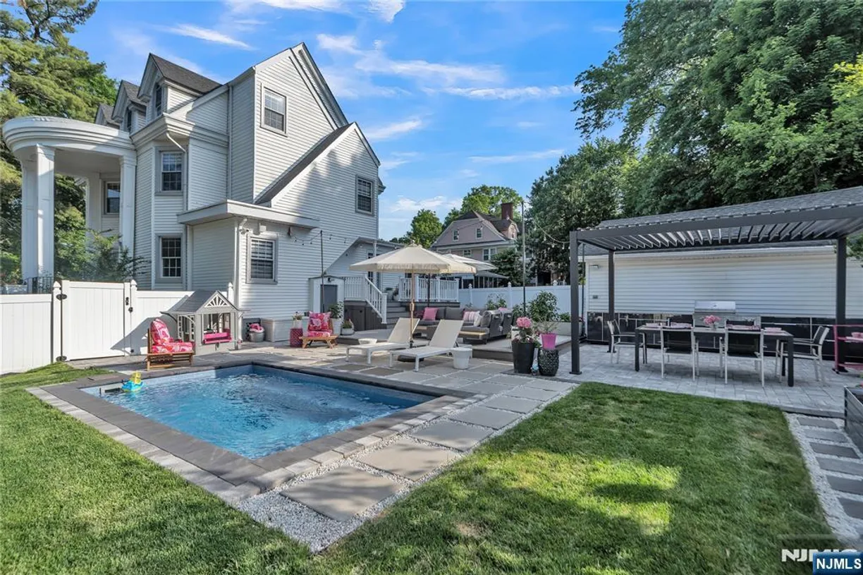 Jersey City/Hoboken Real Estate | View 354 Highland | Listing