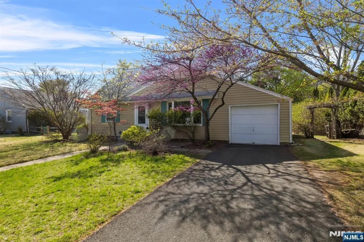 Bergen County Real Estate | View 544 Barnett | 4 Beds, 2 Baths