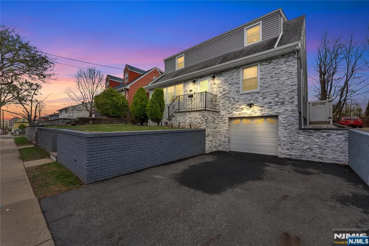 Jersey City/Hoboken Real Estate | View 77 Sheridan | 4 Beds, 2 Baths