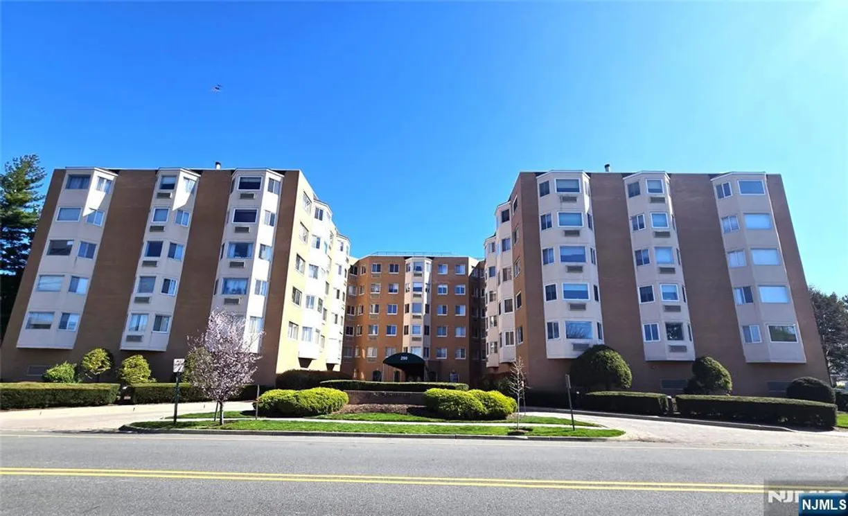 Bergen County Real Estate | View 290 Anderson, 4F | 2 Beds, 2 Baths