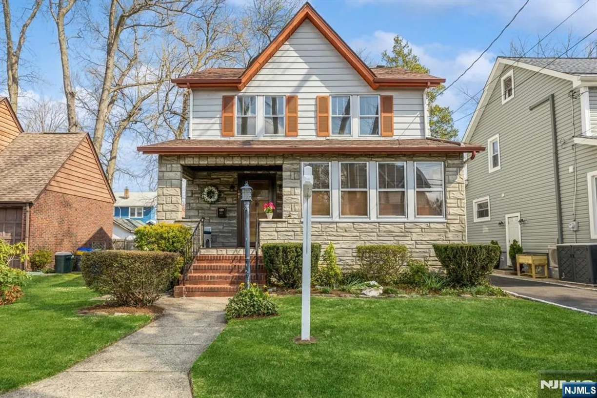 Bergen County Real Estate | View 101 Walnut | 3 Beds, 2 Baths