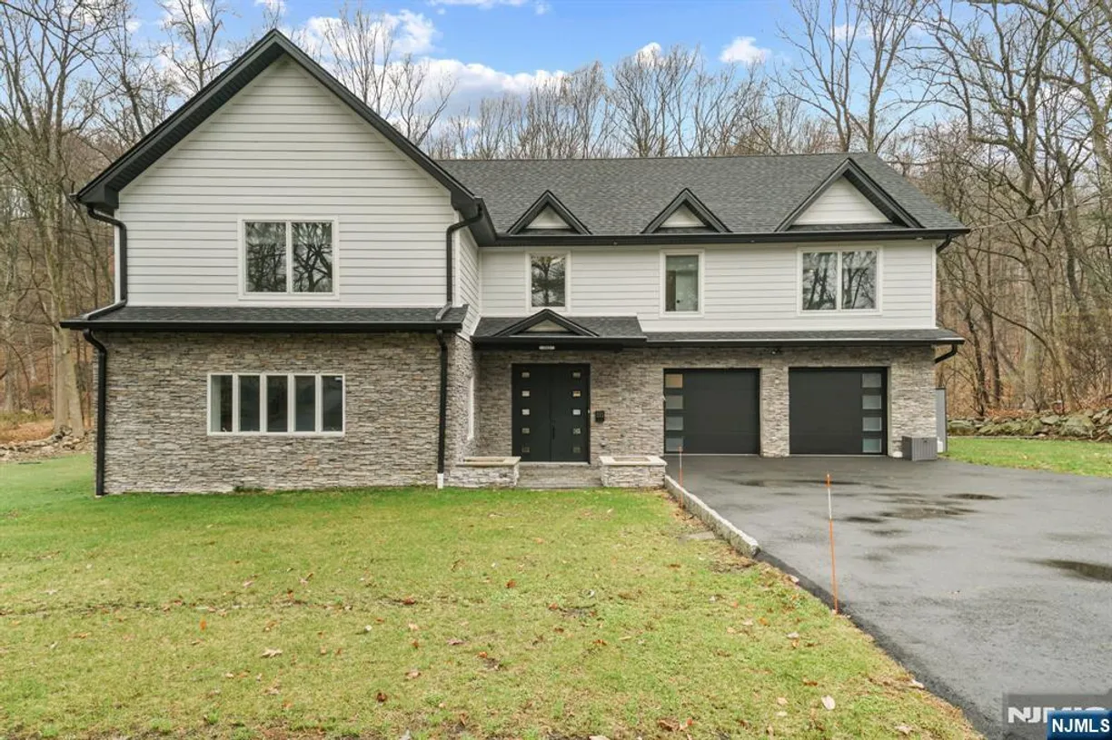 Jersey City/Hoboken Real Estate | View 232 Kinnelon | 5 Beds, 5 Baths