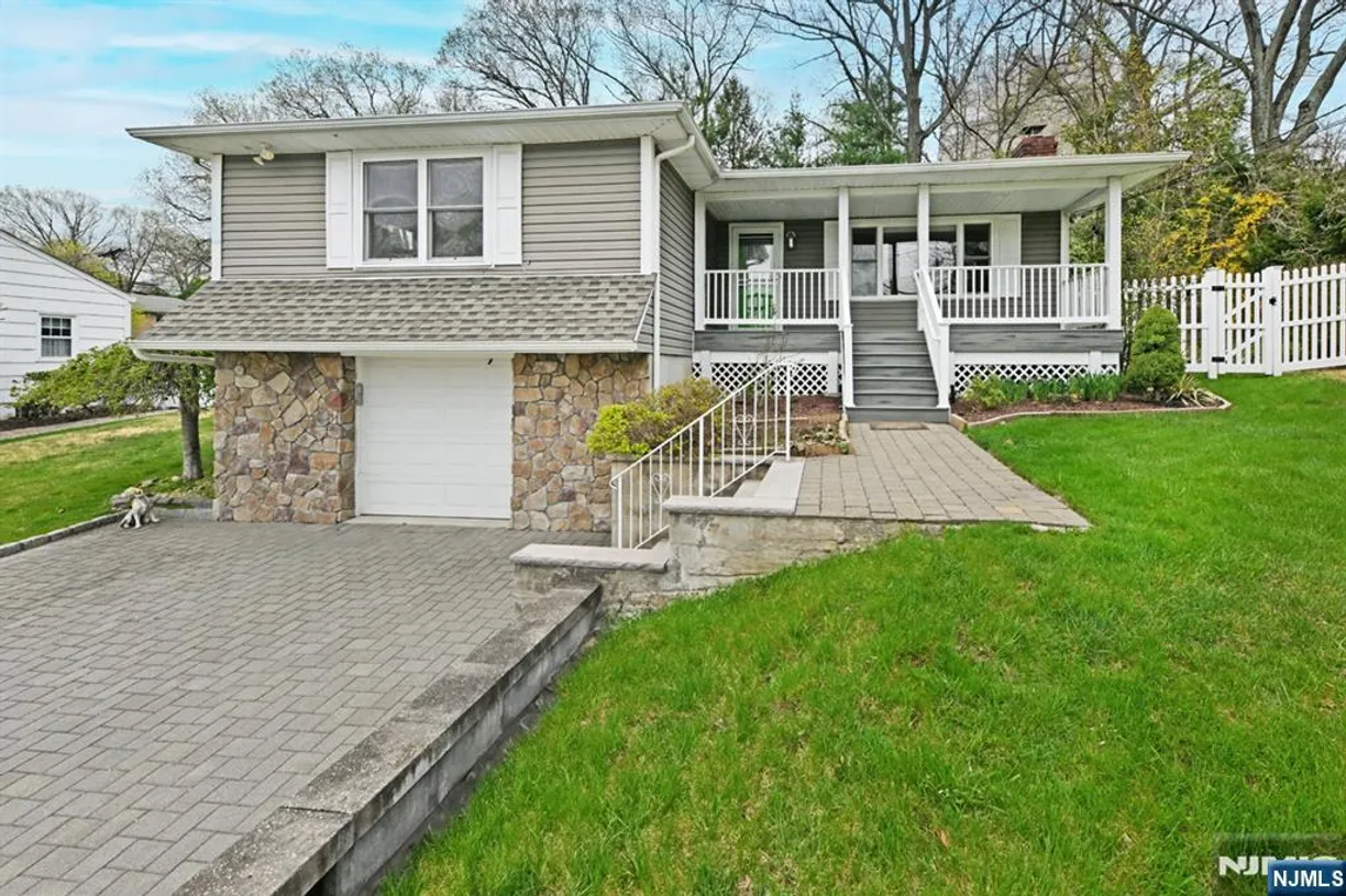 Jersey City/Hoboken Real Estate | View 144 Hillcrest | 3 Beds, 2 Baths