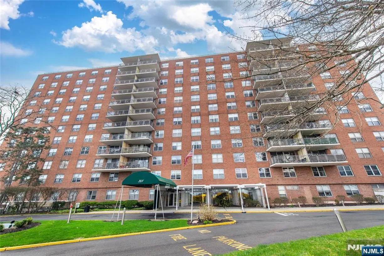 Bergen County Real Estate | View 301 Beech, 9B | 2 Beds, 2 Baths