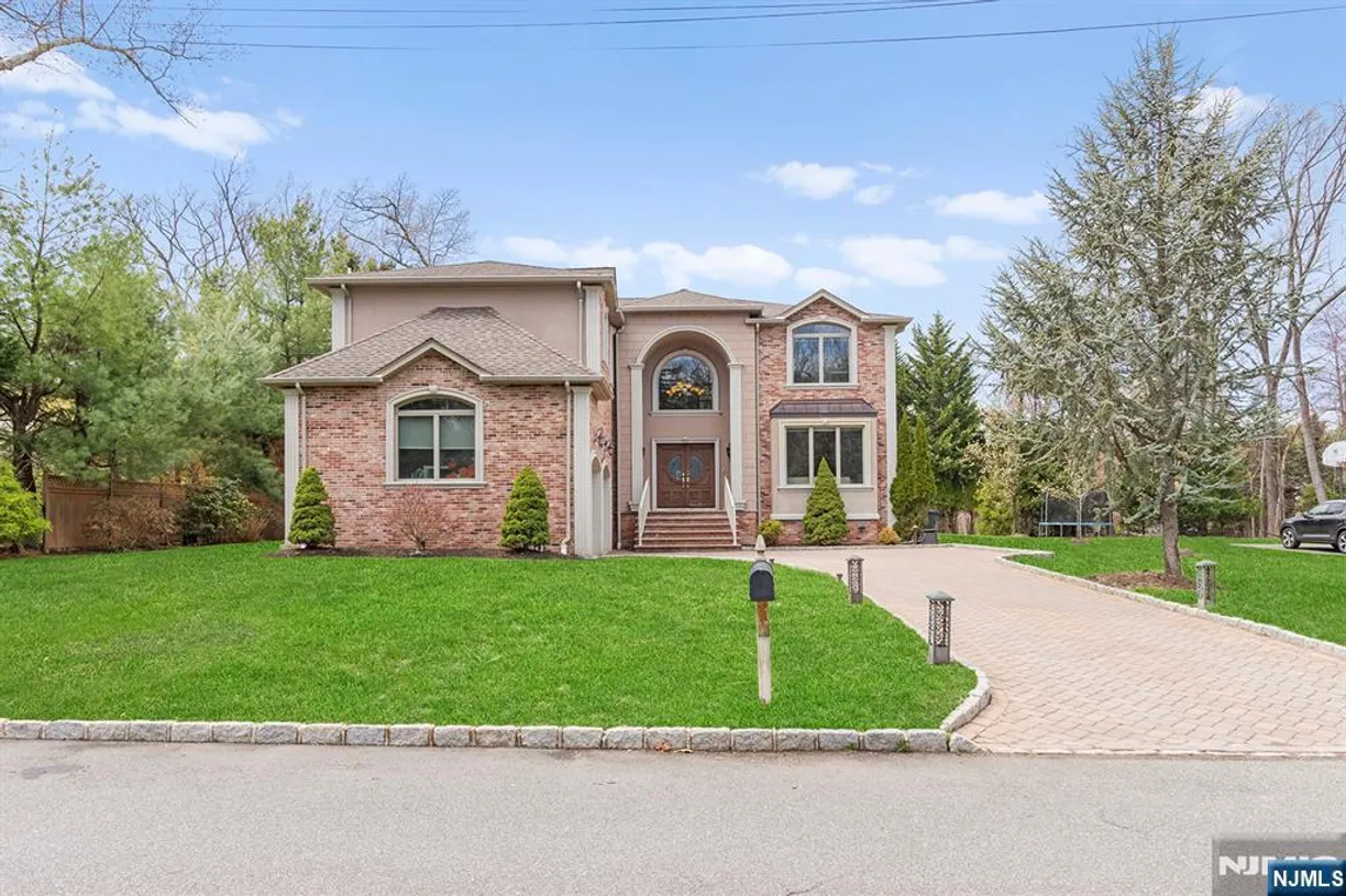 Bergen County Real Estate | View 20 Bearbrook | 5 Beds, 3 Baths