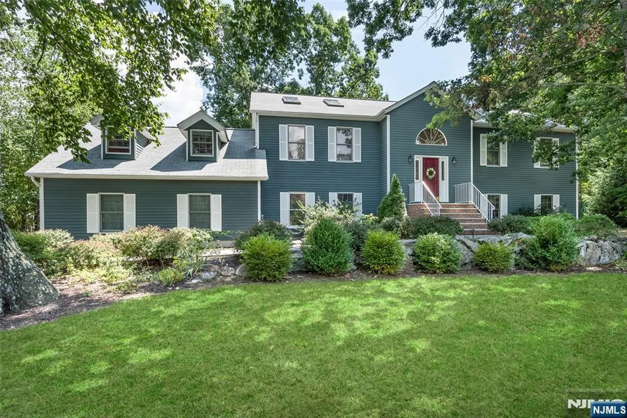 Jersey City/Hoboken Real Estate | View 7 Thornwood | 5 Beds, 4 Baths