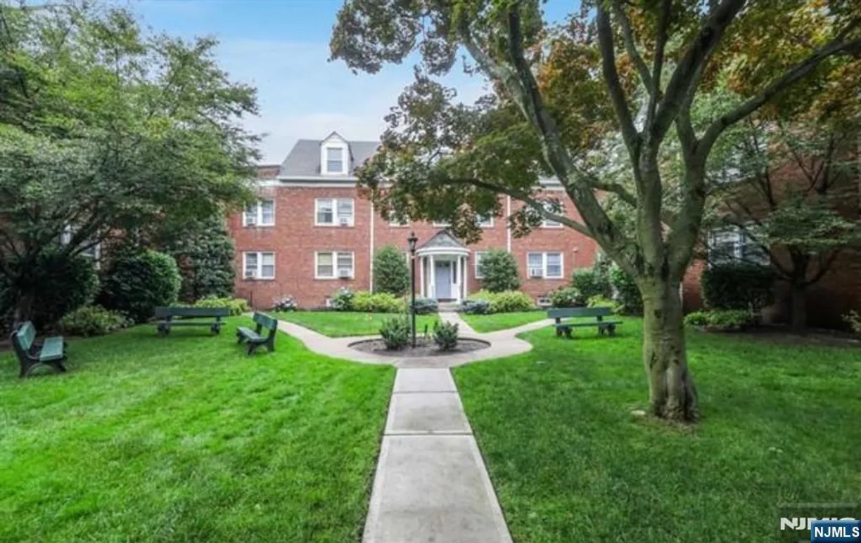 Bergen County Real Estate | View 735 Elm, 6D | 1 Bed, 1 Bath