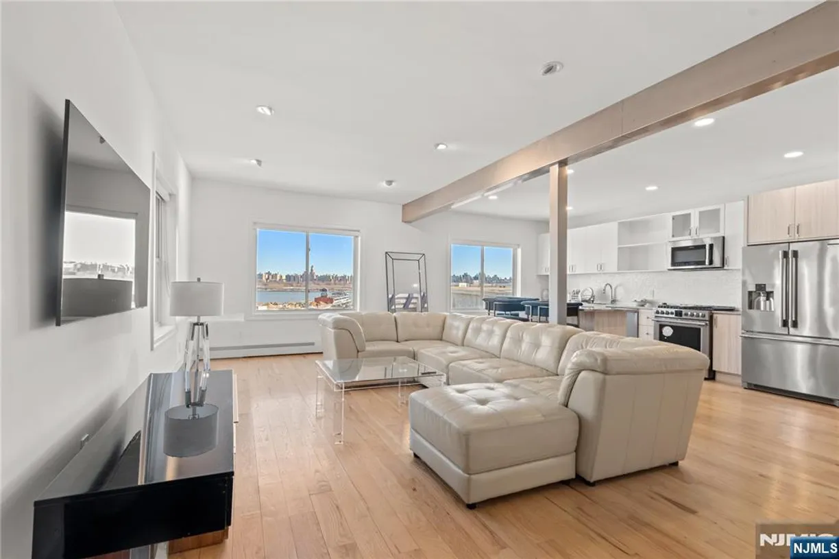 Jersey City/Hoboken Real Estate | View 9009 Riverside | 4 Baths