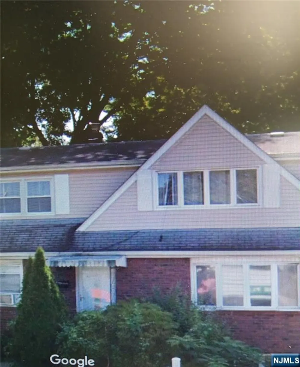 Bergen County Real Estate | View 555 Grand, 2nd Floor | 2 Beds, 1 Bath