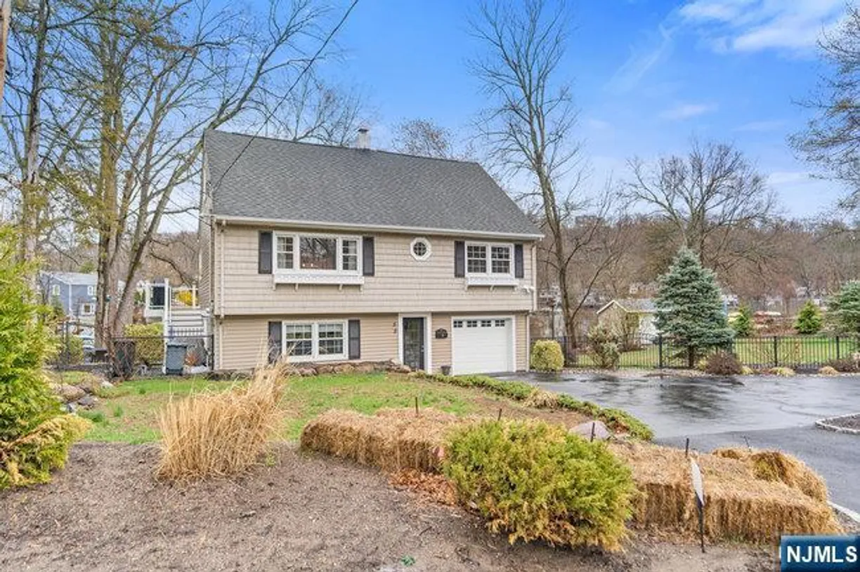 Jersey City/Hoboken Real Estate | View 55 Skyline Lake | 4 Beds, 3 Baths