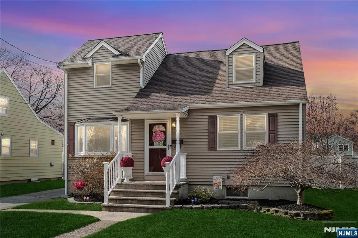 Jersey City/Hoboken Real Estate | View 221 Colfax | 3 Beds, 2 Baths