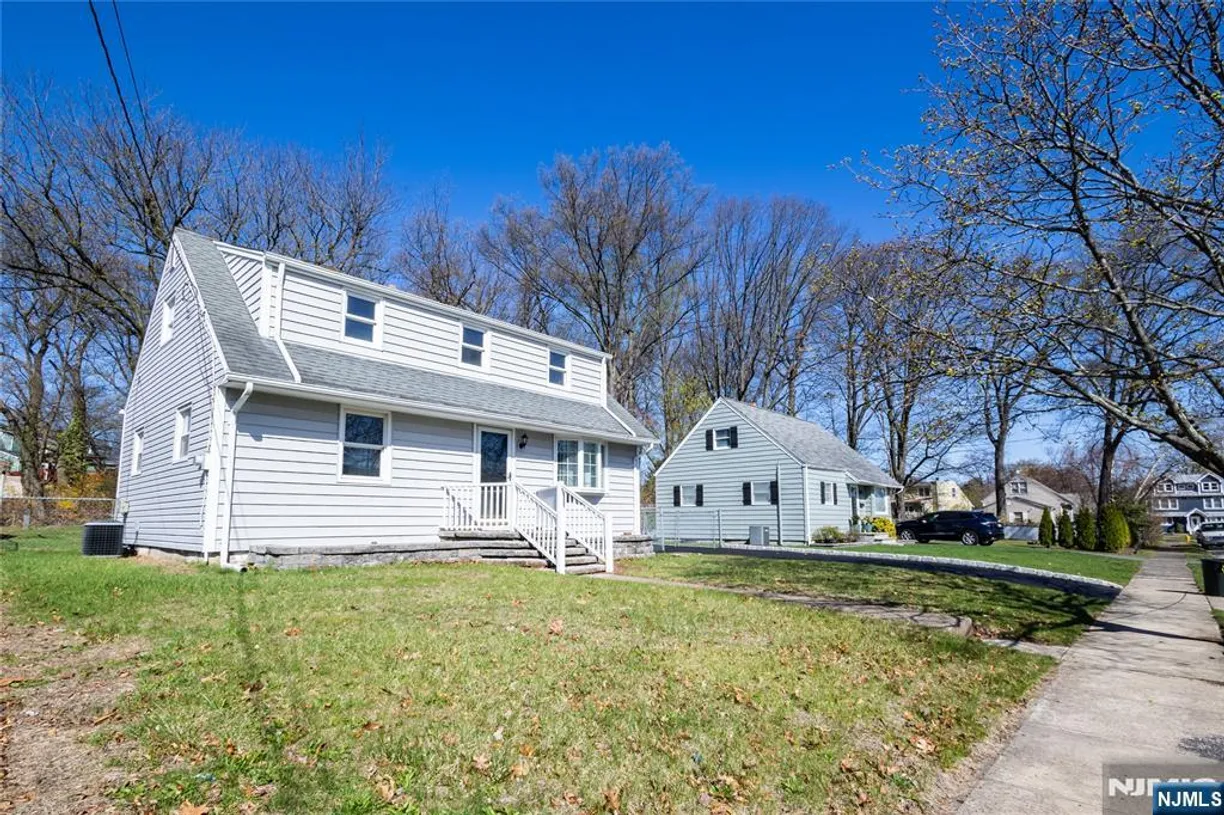 Jersey City/Hoboken Real Estate | View 18 Farmingdale | Listing