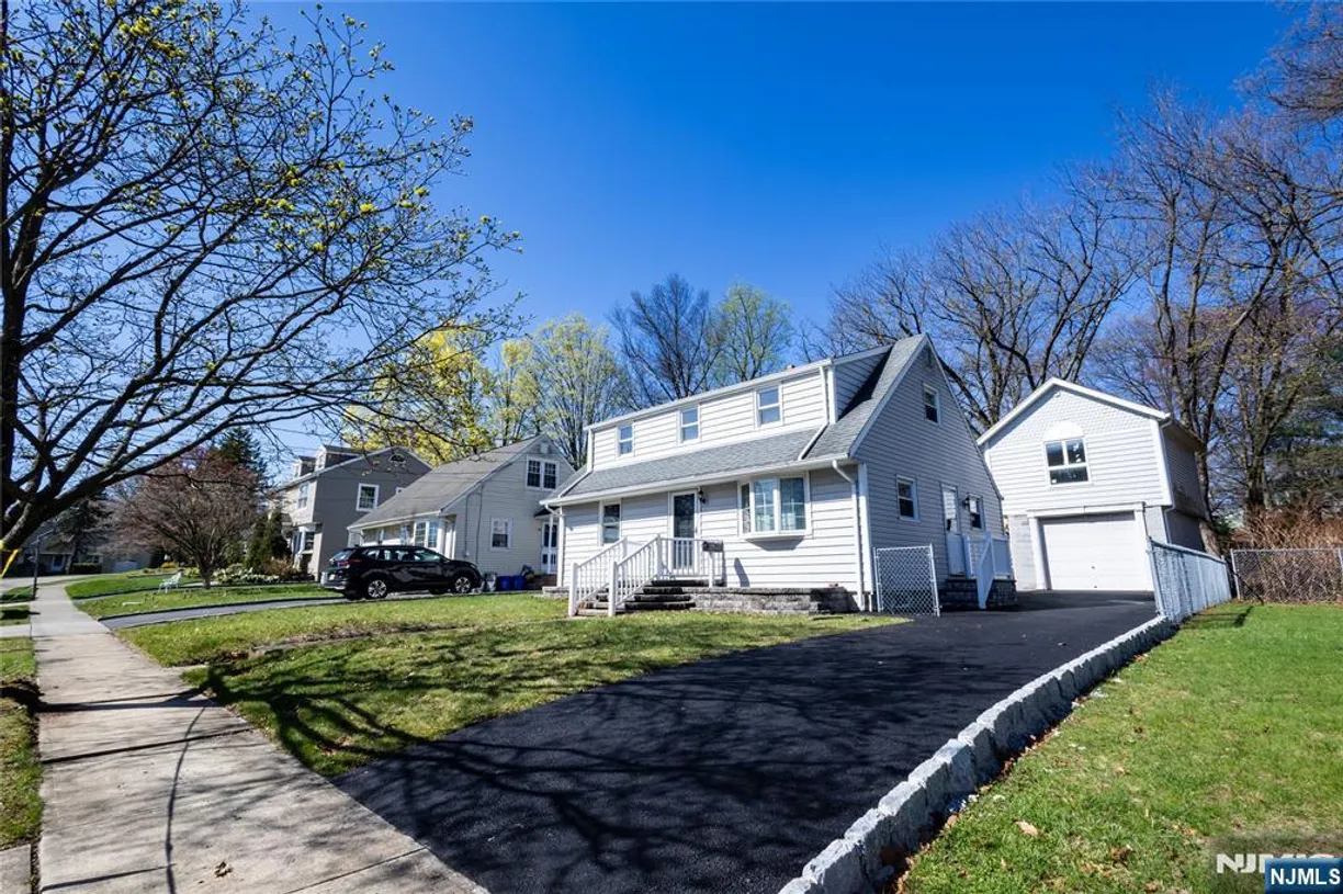 Jersey City/Hoboken Real Estate | View 18 Farmingdale | Listing
