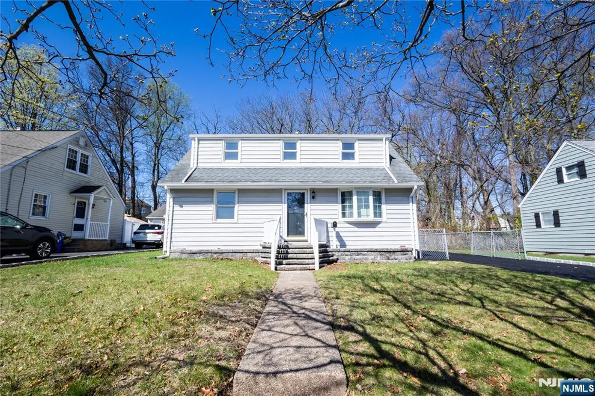 Jersey City/Hoboken Real Estate | View 18 Farmingdale | 4 Beds, 2 Baths