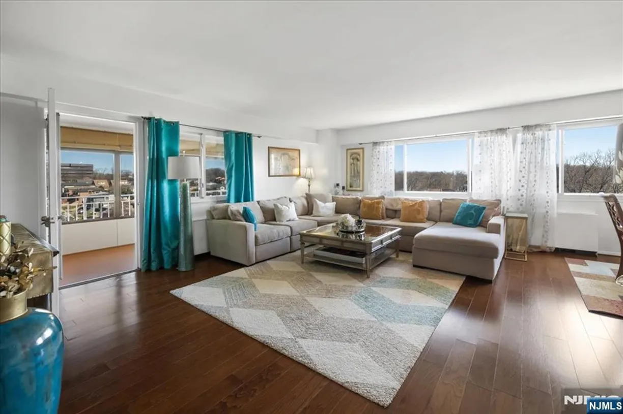 Bergen County Real Estate | View 2185 Lemoine, 7i | 3 Beds, 2 Baths