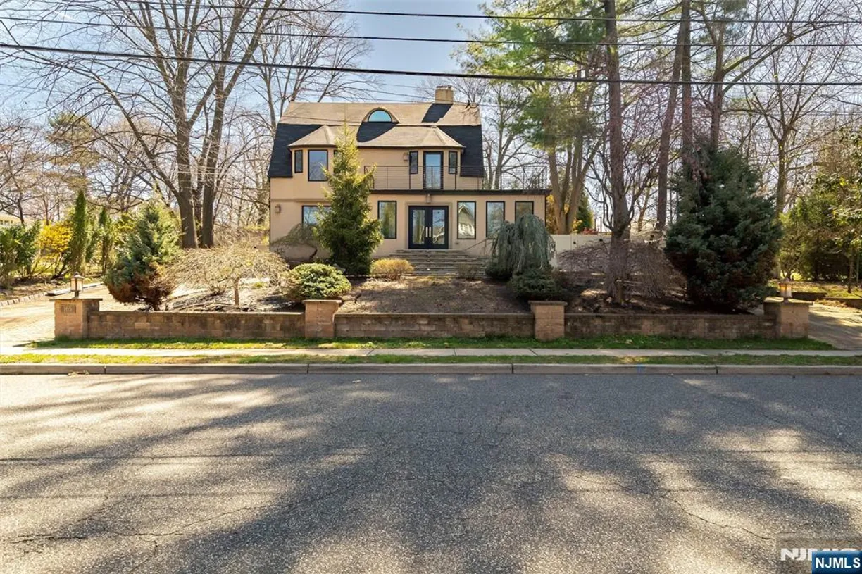 Bergen County Real Estate | View 165 Leonia | 4 Beds, 3 Baths