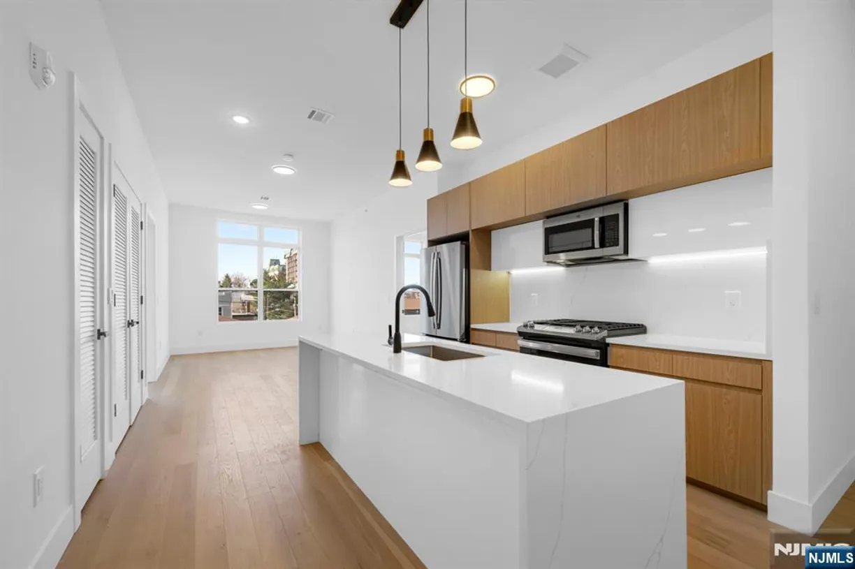Jersey City/Hoboken Real Estate | View 649 38th, 406 | 2 Beds, 2 Baths