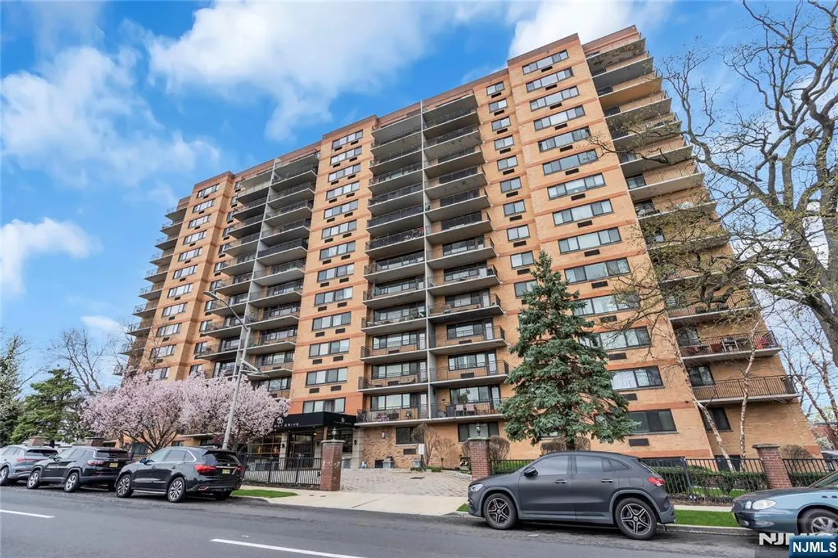 Jersey City/Hoboken Real Estate | View 60 Parkway Dr East, 8E | 1 Bed, 1 Bath