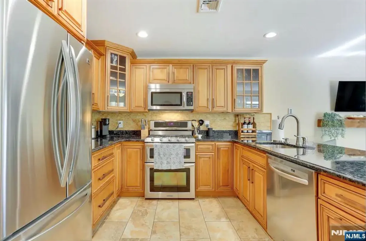 Jersey City/Hoboken Real Estate | View 1 Arnold Palmer, 1 | 2 Beds, 2 Baths
