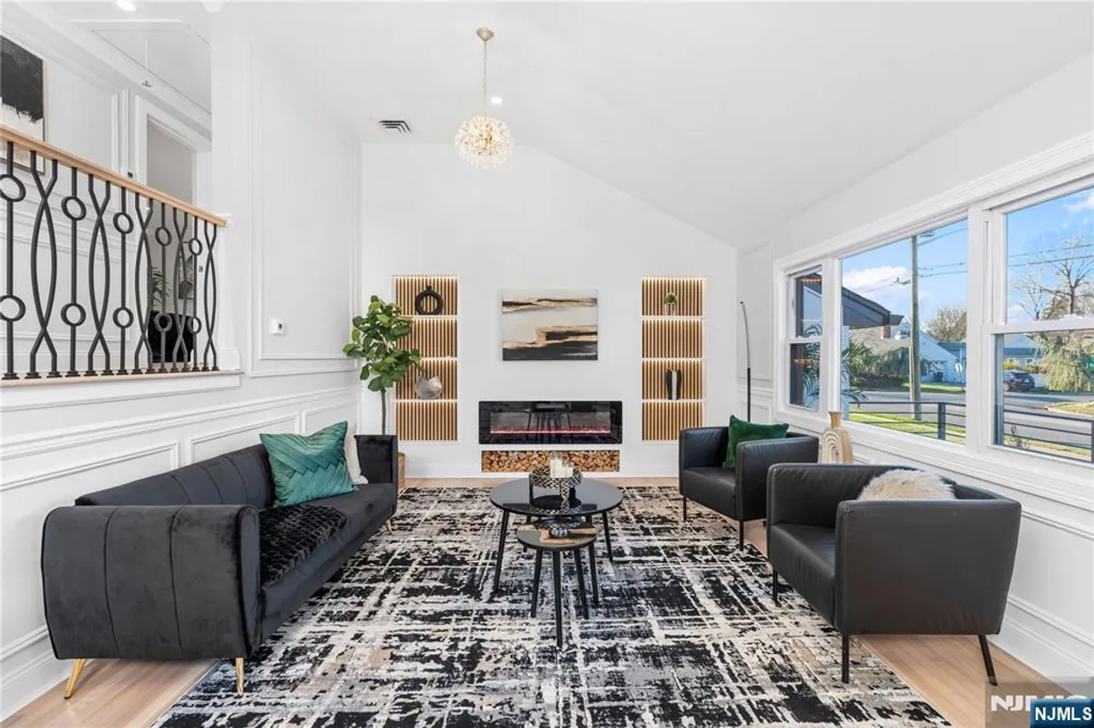 Bergen County Real Estate | View 185 Colonial | 5 Beds, 3 Baths