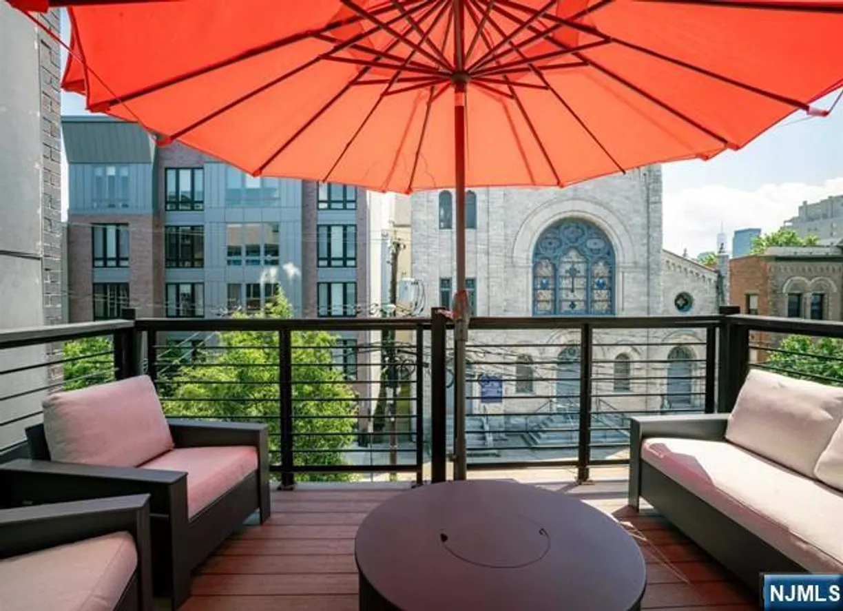 Jersey City/Hoboken Real Estate | View 68 Monroe, 3A | 2 Beds, 2 Baths
