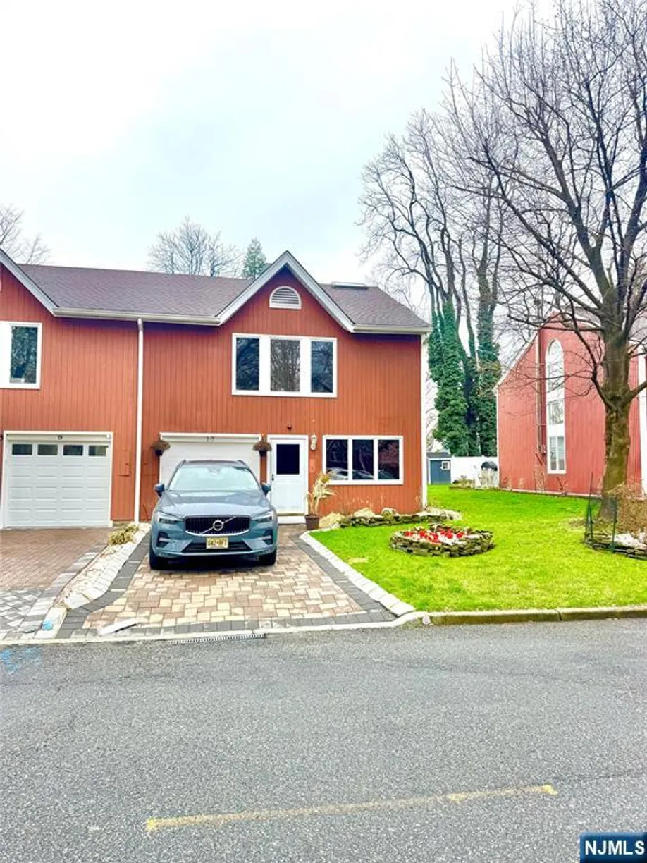 Bergen County Real Estate | View 17 Devika | 4 Beds, 2 Baths