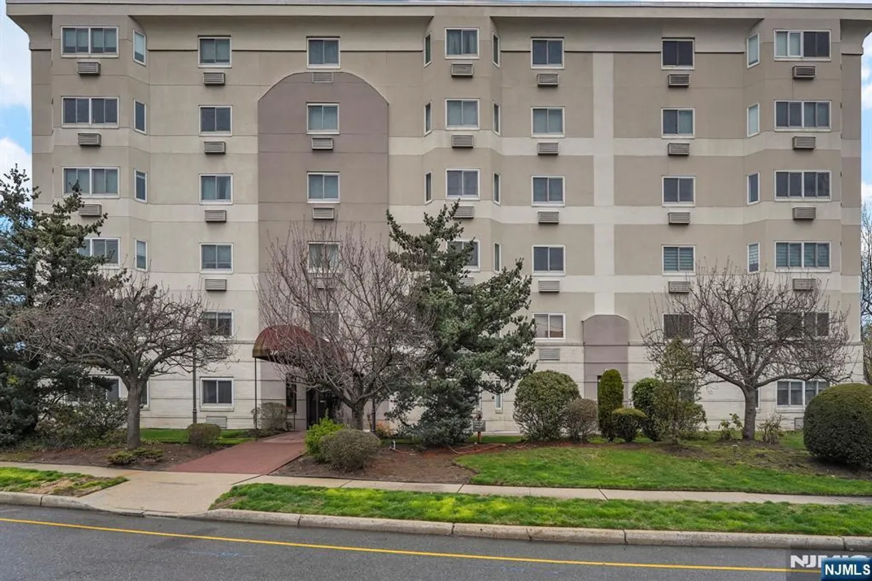 Bergen County Real Estate | View 310 Lookout, 106 | 2 Beds, 2 Baths