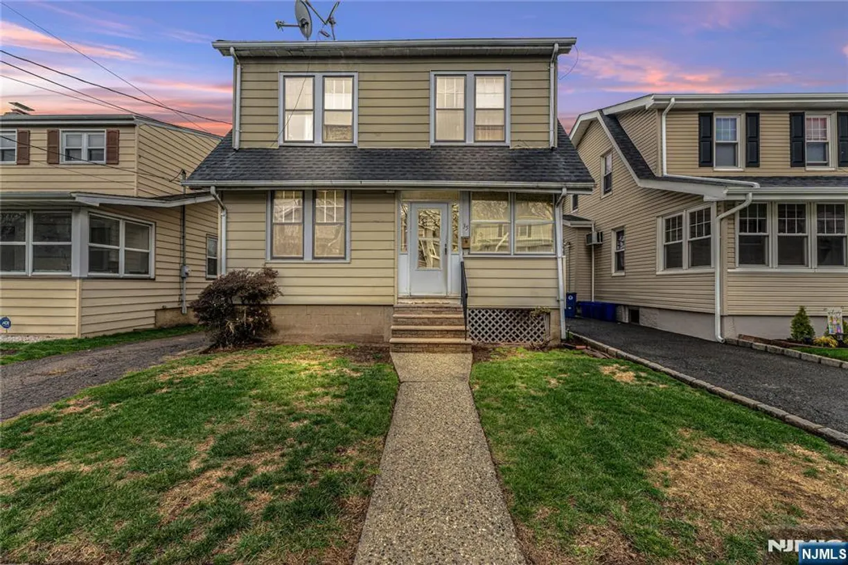 Jersey City/Hoboken Real Estate | View 35 Perry | 3 Beds, 1 Bath