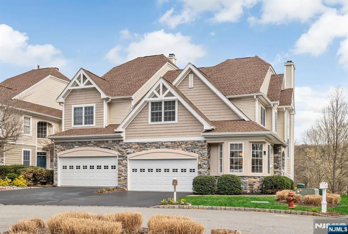 Bergen County Real Estate | View 14 Cobblestone | 2 Beds, 2 Baths