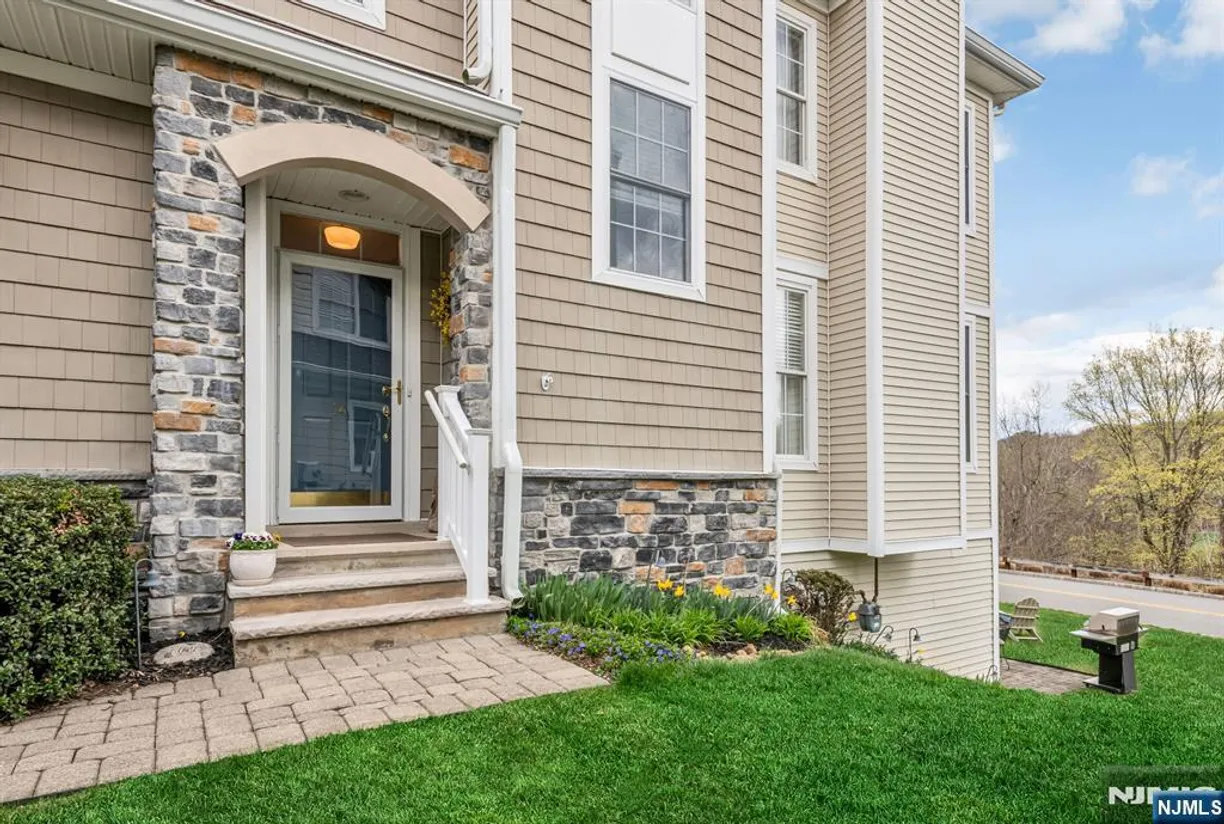 Bergen County Real Estate | View 14 Cobblestone | Listing