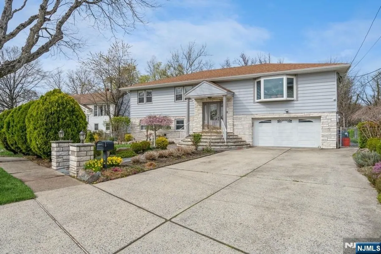 Bergen County Real Estate | View 71 Ray | 4 Beds, 3 Baths