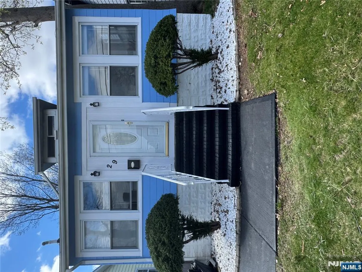 Jersey City/Hoboken Real Estate | View 29 Ligham | 3 Beds, 2 Baths