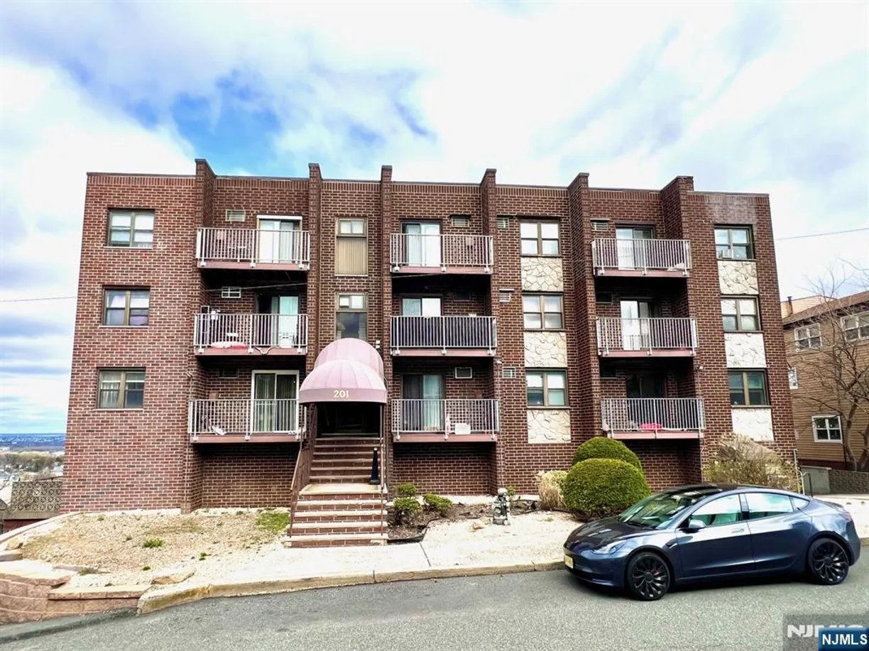 Bergen County Real Estate | View 201 12th, 1 | 1 Bed, 1 Bath