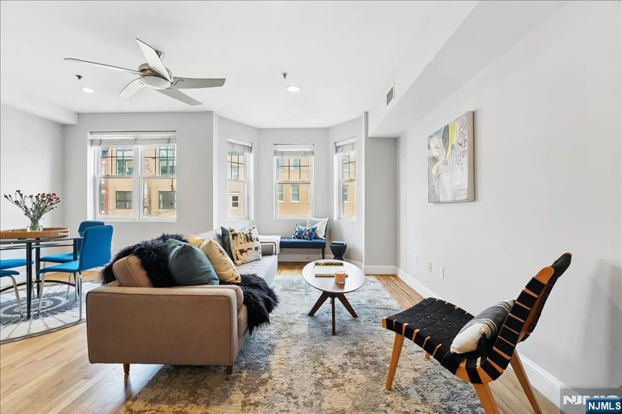 Jersey City/Hoboken Real Estate | View 226 Willow, 5 | 2 Beds, 2 Baths
