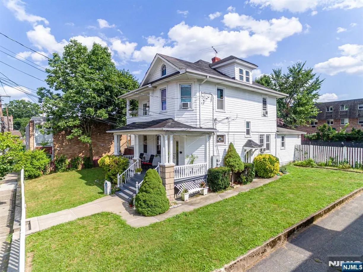 Bergen County Real Estate | View 16 Central | 3 Baths