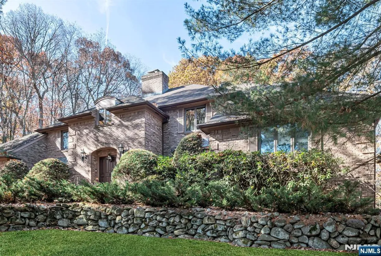 Bergen County Real Estate | View 298 Freemans | 5 Beds, 4 Baths