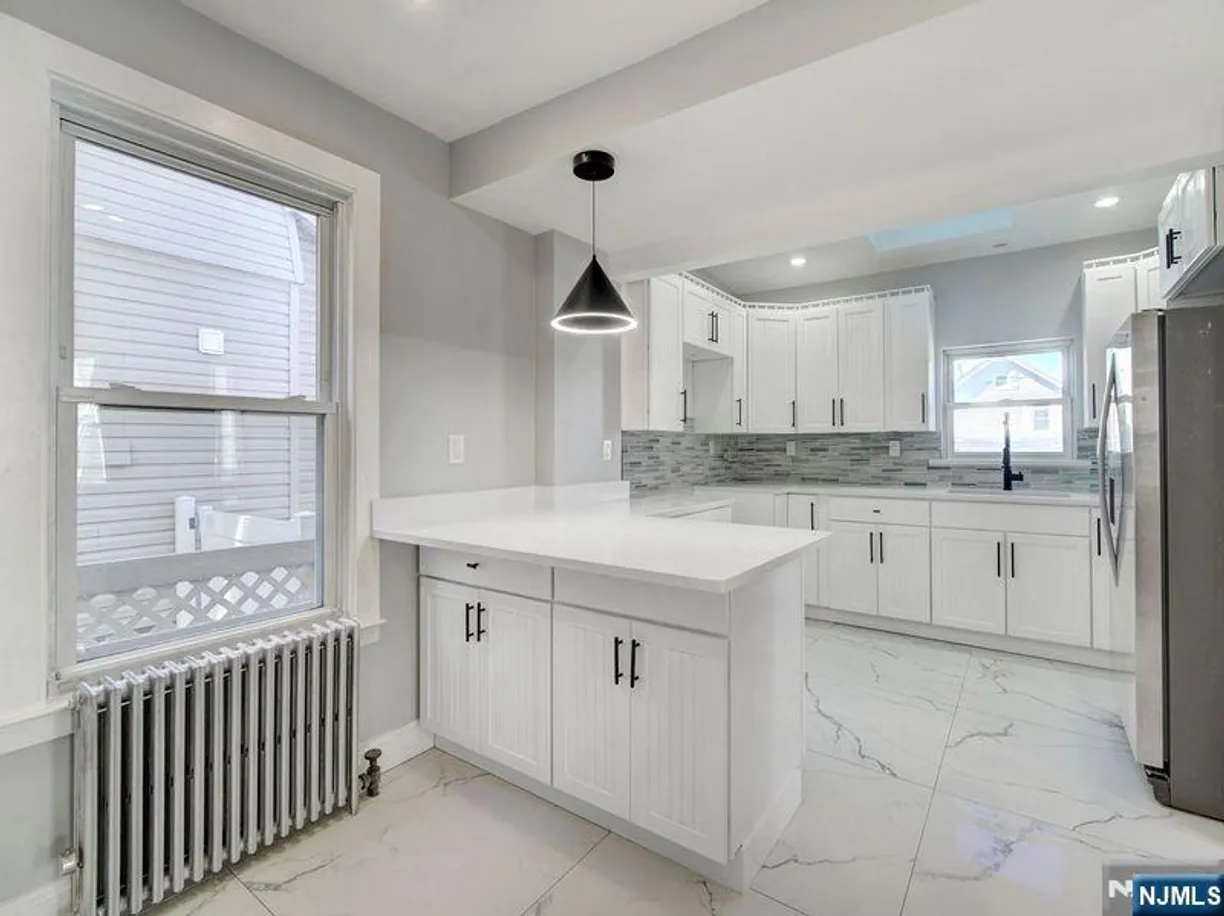 Jersey City/Hoboken Real Estate | View 212 Thompson | Listing