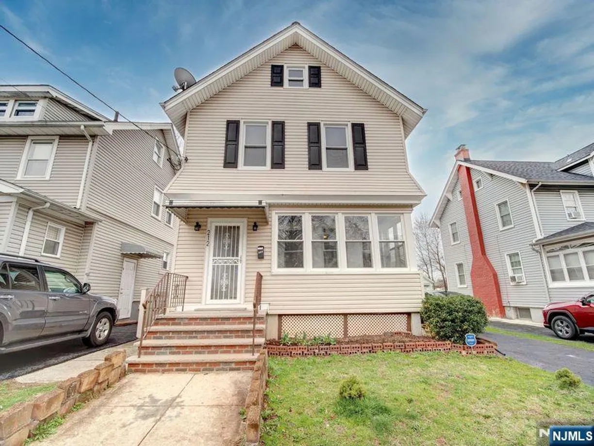 Jersey City/Hoboken Real Estate | View 212 Thompson | 3 Beds, 1 Bath
